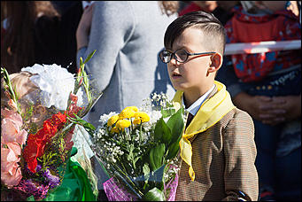 1 сентябрь 2016 г., Барнаул © Амител Вячеслав Мельников Цветы, банты, улыбки: как проходит День знаний в Барнауле