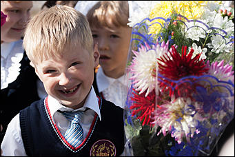 1 сентябрь 2016 г., Барнаул © Амител Вячеслав Мельников Цветы, банты, улыбки: как проходит День знаний в Барнауле