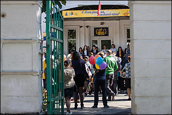 1 сентябрь 2016 г., Барнаул © Амител Вячеслав Мельников Цветы, банты, улыбки: как проходит День знаний в Барнауле