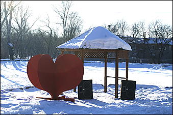 14 февраля 2007 г., Барнаул   В Барнауле появился еще один символ любви