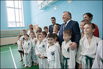 3 ноябрь 2016 г., Барнаул © Амител Вячеслав Мельников   Школа нового поколения. Как губернатор принял новый объект 