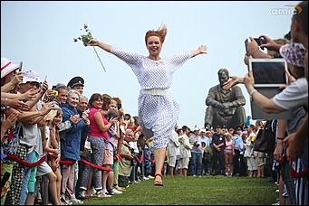 28 июля 2019 г., Сростки. Екатерина Смолихина   Летающая Гребенщикова и стихи из Голливуда: как закрывали фестиваль "Шукшинские дни на Алтае"