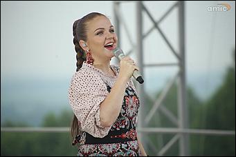 28 июля 2019 г., Сростки. Екатерина Смолихина   Летающая Гребенщикова и стихи из Голливуда: как закрывали фестиваль "Шукшинские дни на Алтае"