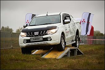 13 сентября 2017 г., Барнаул   Тест-драйв Mitsubishi Pajero Sport с легендарным гонщиком прошел в Барнауле