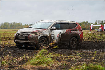 13 сентября 2017 г., Барнаул   Тест-драйв Mitsubishi Pajero Sport с легендарным гонщиком прошел в Барнауле