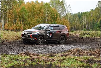 13 сентября 2017 г., Барнаул   Тест-драйв Mitsubishi Pajero Sport с легендарным гонщиком прошел в Барнауле