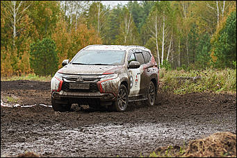 13 сентября 2017 г., Барнаул   Тест-драйв Mitsubishi Pajero Sport с легендарным гонщиком прошел в Барнауле