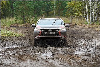 13 сентября 2017 г., Барнаул   Тест-драйв Mitsubishi Pajero Sport с легендарным гонщиком прошел в Барнауле