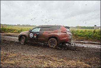 13 сентября 2017 г., Барнаул   Тест-драйв Mitsubishi Pajero Sport с легендарным гонщиком прошел в Барнауле