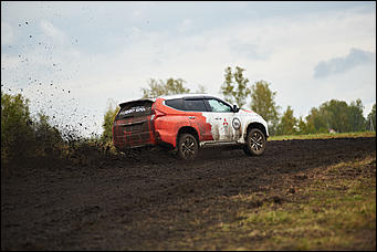 13 сентября 2017 г., Барнаул   Тест-драйв Mitsubishi Pajero Sport с легендарным гонщиком прошел в Барнауле