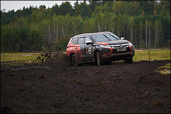 13 сентября 2017 г., Барнаул   Тест-драйв Mitsubishi Pajero Sport с легендарным гонщиком прошел в Барнауле