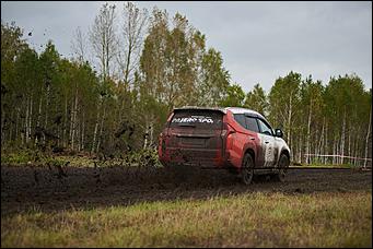 13 сентября 2017 г., Барнаул   Тест-драйв Mitsubishi Pajero Sport с легендарным гонщиком прошел в Барнауле