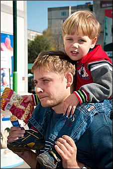 20 сентября 2011 г.,Бийск   «Сибирские Сети» открылись в Бийске: гора попкорна, красочная автоколонна и небесные фонарики.