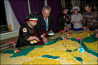 13 февраль 2016 г., Барнаул © Амител Вячеслав Мельников   Сырная карта попавшая в книгу Гинесса. Репортаж с места событий