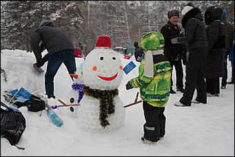 17 декабрь 2016 г., Барнаул © Амител Вячеслав Мельников   Как проходил чемпионат по лепке снеговиков в Барнауле. Фоторепортаж