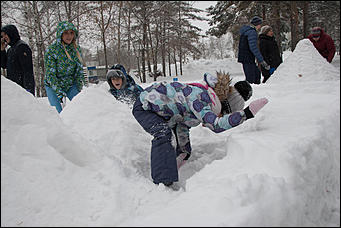 17 декабрь 2016 г., Барнаул © Амител Вячеслав Мельников   Как проходил чемпионат по лепке снеговиков в Барнауле. Фоторепортаж