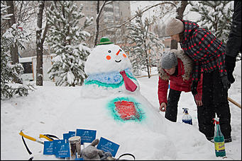 17 декабрь 2016 г., Барнаул © Амител Вячеслав Мельников   Как проходил чемпионат по лепке снеговиков в Барнауле. Фоторепортаж