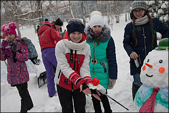 17 декабрь 2016 г., Барнаул © Амител Вячеслав Мельников   Как проходил чемпионат по лепке снеговиков в Барнауле. Фоторепортаж