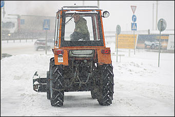 9 ноябрь 2016 г., Барнаул © Амител Вячеслав Мельников    Сильный снегопад накрыл Барнаул. Фоторепортаж