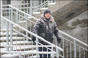 9 ноябрь 2016 г., Барнаул © Амител Вячеслав Мельников    Сильный снегопад накрыл Барнаул. Фоторепортаж