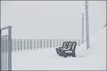 9 ноябрь 2016 г., Барнаул © Амител Вячеслав Мельников    Сильный снегопад накрыл Барнаул. Фоторепортаж