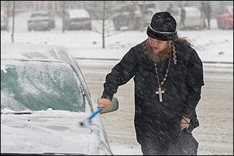 9 ноябрь 2016 г., Барнаул © Амител Вячеслав Мельников    Сильный снегопад накрыл Барнаул. Фоторепортаж