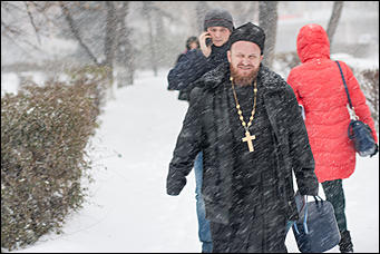 9 ноябрь 2016 г., Барнаул © Амител Вячеслав Мельников    Сильный снегопад накрыл Барнаул. Фоторепортаж