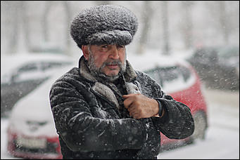 9 ноябрь 2016 г., Барнаул © Амител Вячеслав Мельников    Сильный снегопад накрыл Барнаул. Фоторепортаж