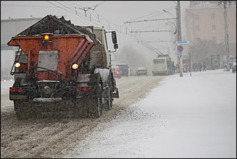 9 ноябрь 2016 г., Барнаул © Амител Вячеслав Мельников    Сильный снегопад накрыл Барнаул. Фоторепортаж