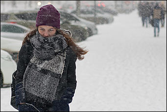 9 ноябрь 2016 г., Барнаул © Амител Вячеслав Мельников    Сильный снегопад накрыл Барнаул. Фоторепортаж