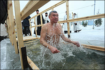 20 января 2018 г., Барнаул. Екатерина Смолихина   И днём и ночью: купание барнаульцев на Крещение