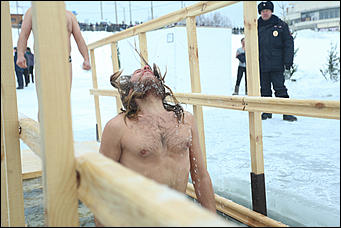 20 января 2018 г., Барнаул. Екатерина Смолихина   И днём и ночью: купание барнаульцев на Крещение