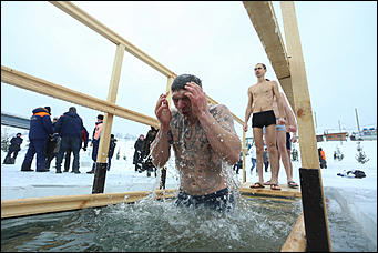 20 января 2018 г., Барнаул. Екатерина Смолихина   И днём и ночью: купание барнаульцев на Крещение