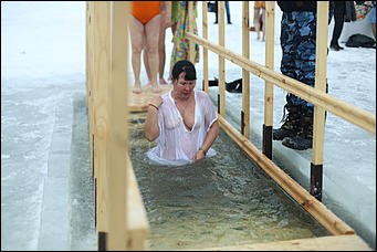 20 января 2018 г., Барнаул. Екатерина Смолихина   И днём и ночью: купание барнаульцев на Крещение