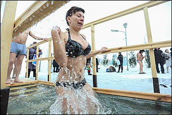 20 января 2018 г., Барнаул. Екатерина Смолихина   И днём и ночью: купание барнаульцев на Крещение