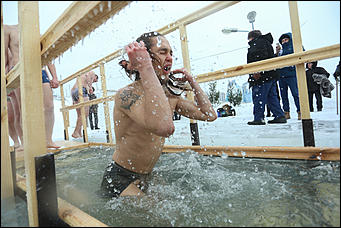20 января 2018 г., Барнаул. Екатерина Смолихина   И днём и ночью: купание барнаульцев на Крещение