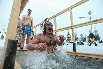 20 января 2018 г., Барнаул. Екатерина Смолихина   И днём и ночью: купание барнаульцев на Крещение