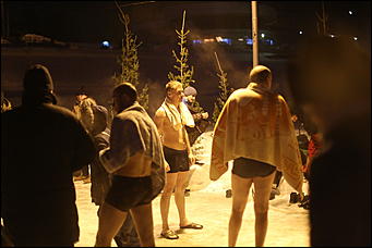 20 января 2018 г., Барнаул. Екатерина Смолихина   И днём и ночью: купание барнаульцев на Крещение