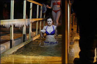 20 января 2018 г., Барнаул. Екатерина Смолихина   И днём и ночью: купание барнаульцев на Крещение