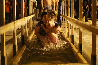 20 января 2018 г., Барнаул. Екатерина Смолихина   И днём и ночью: купание барнаульцев на Крещение