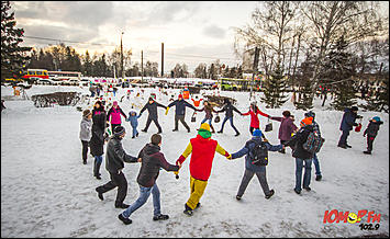 13 январь 2015 г., Барнаул   Фестиваль "102,9 снеговика от Юмор FM Барнаул"
