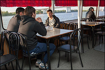 19 мая 2016  © Амител Вячеслав Мельников   "Стрелять без предупреждения!": как "спасали" заложников в Барнауле. Фоторассказ