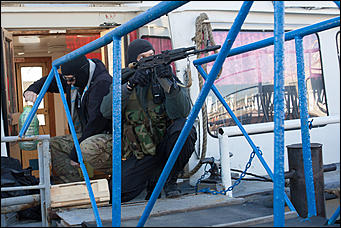 19 мая 2016  © Амител Вячеслав Мельников   "Стрелять без предупреждения!": как "спасали" заложников в Барнауле. Фоторассказ