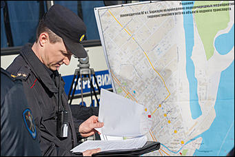 19 мая 2016  © Амител Вячеслав Мельников   "Стрелять без предупреждения!": как "спасали" заложников в Барнауле. Фоторассказ