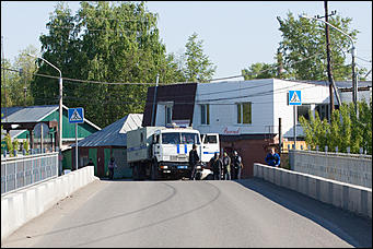 19 мая 2016  © Амител Вячеслав Мельников   "Стрелять без предупреждения!": как "спасали" заложников в Барнауле. Фоторассказ