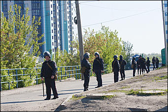 19 мая 2016  © Амител Вячеслав Мельников   "Стрелять без предупреждения!": как "спасали" заложников в Барнауле. Фоторассказ