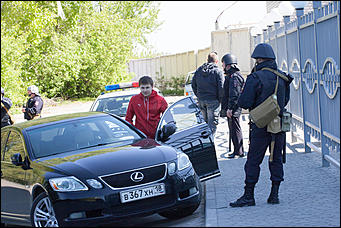 19 мая 2016  © Амител Вячеслав Мельников   "Стрелять без предупреждения!": как "спасали" заложников в Барнауле. Фоторассказ