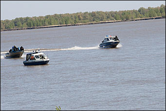 19 мая 2016  © Амител Вячеслав Мельников   "Стрелять без предупреждения!": как "спасали" заложников в Барнауле. Фоторассказ