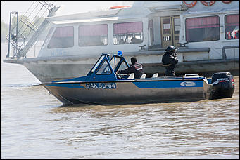 19 мая 2016  © Амител Вячеслав Мельников   "Стрелять без предупреждения!": как "спасали" заложников в Барнауле. Фоторассказ