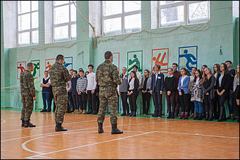 24 ноябрь 2016 г., Барнаул   Спецназ УФСИН провел мастер-класс по самообороне в барнаульском лицее